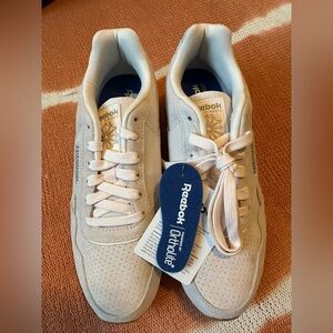 Reebok Harman Run Sneakers | Women’s 7 | Light Pink with Sparkle Detail | NWT ✨